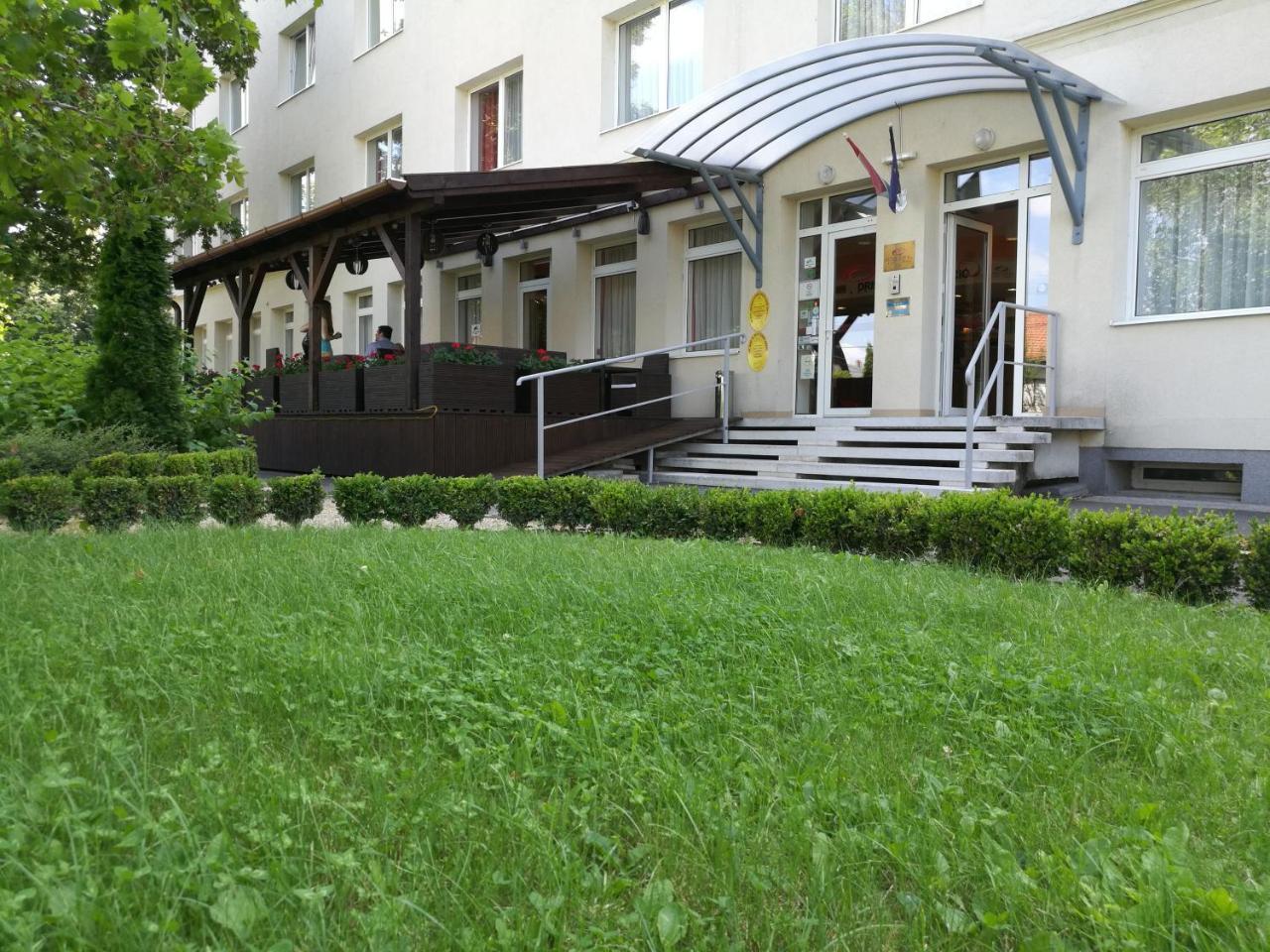 Hotel Opal Superior Gyöngyös Exterior foto